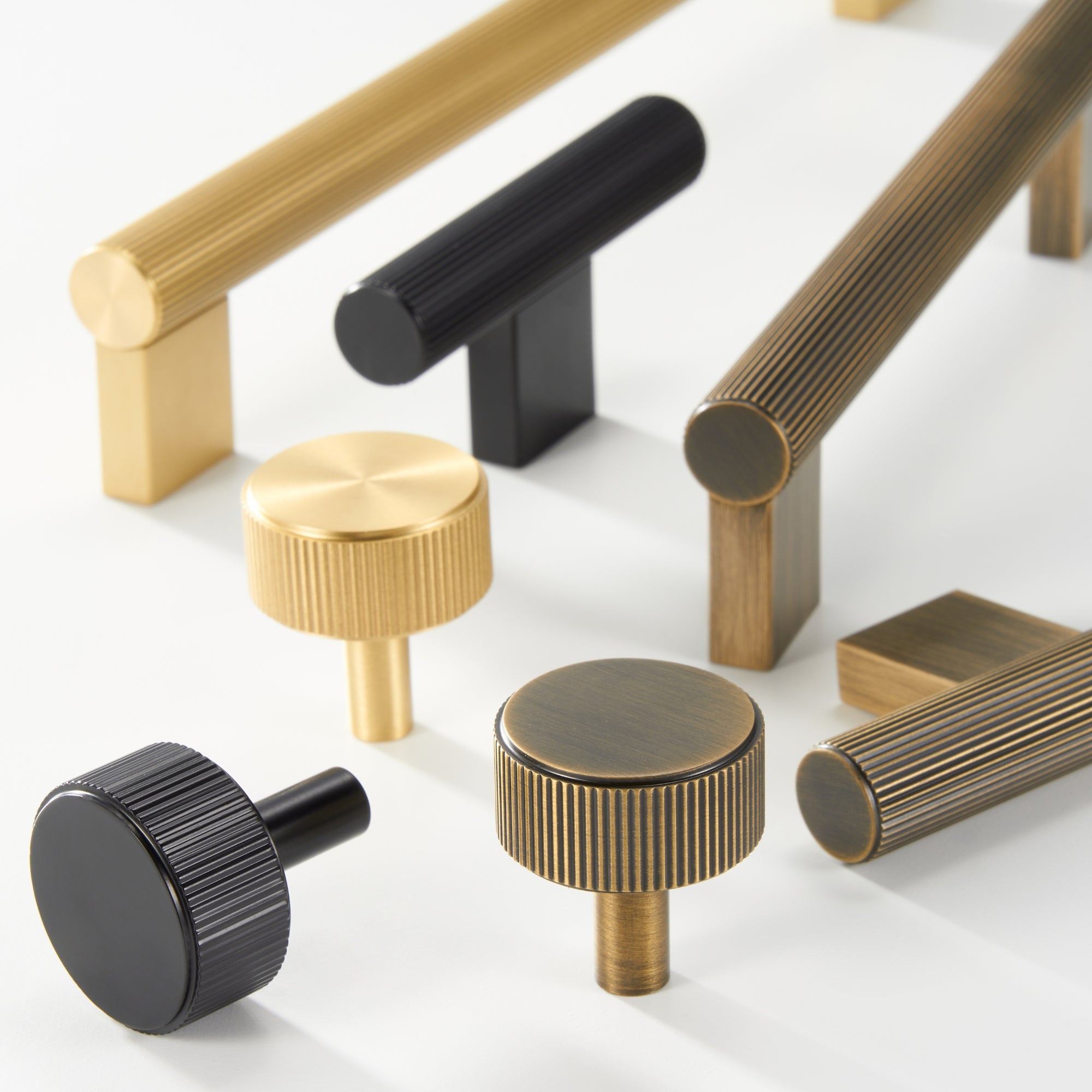 Knopp CH052 | Räfflad | Antik Mässing