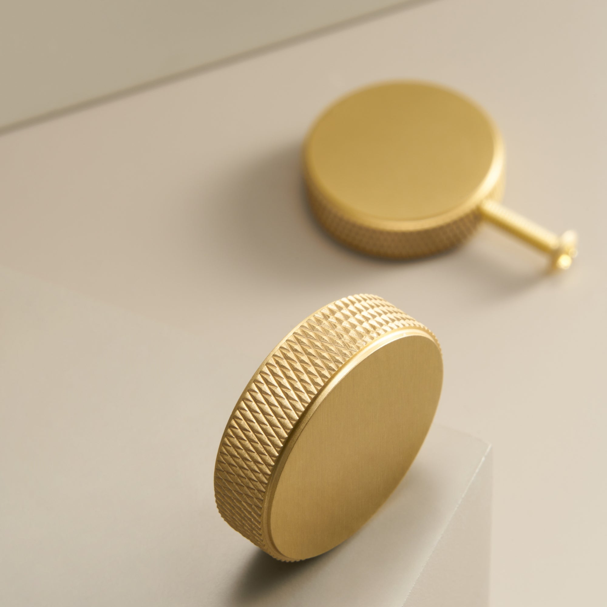 Knopp CH059A | Lättrad | Mässing
