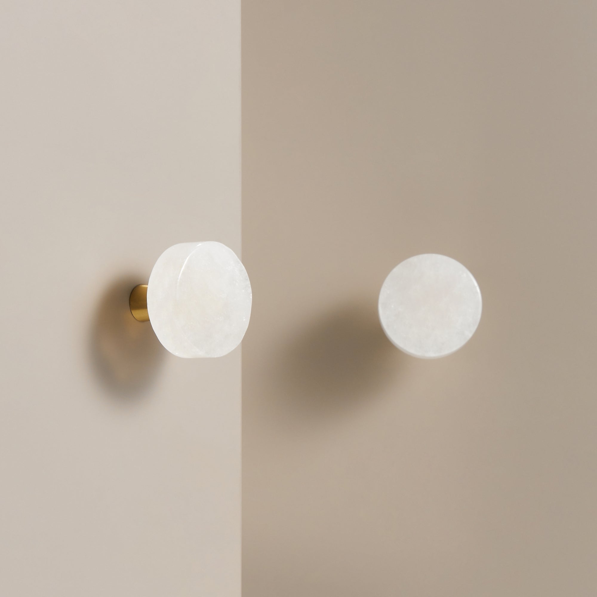 Knopp ch066 i vit sten