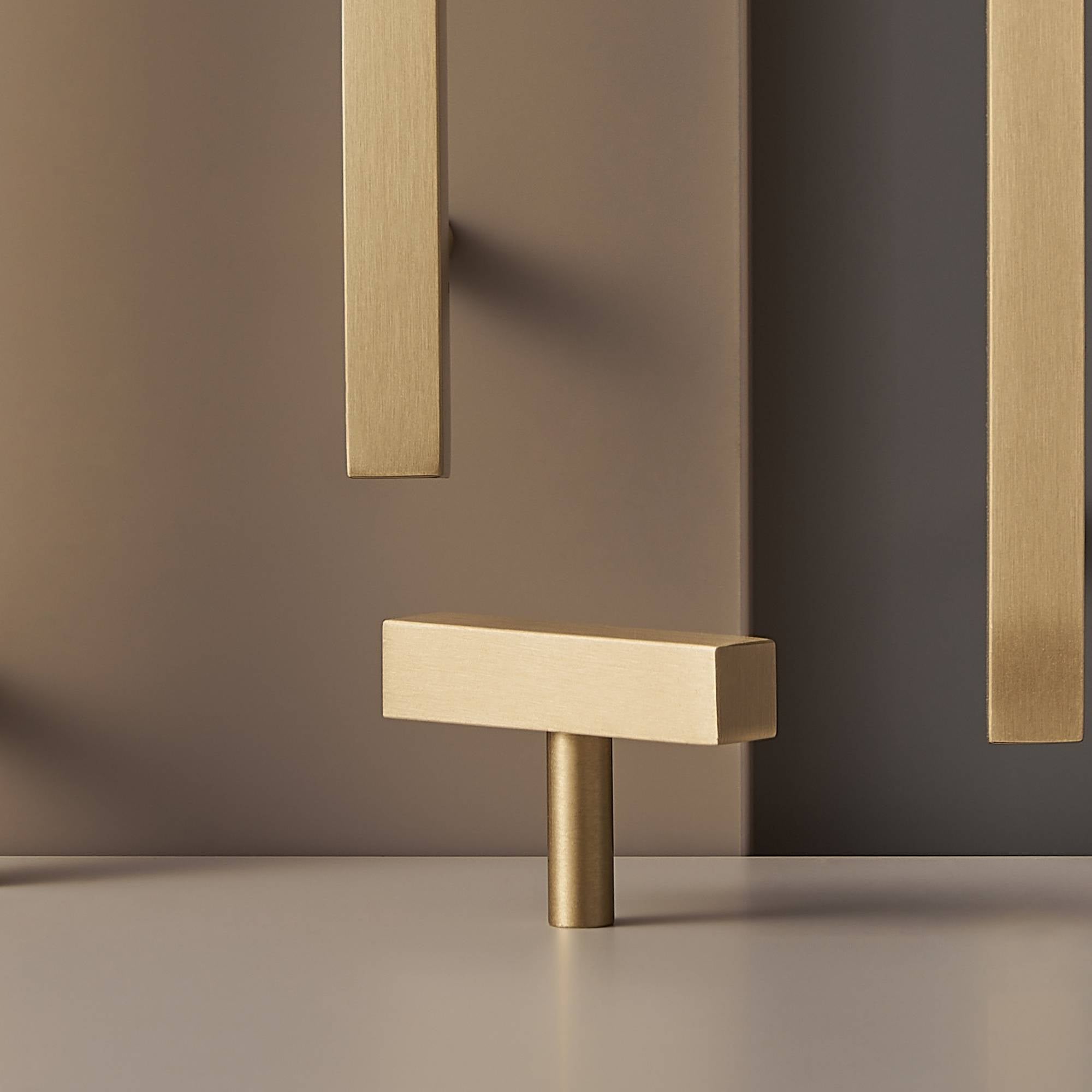 T-barre CH012 | Kvadrat | Messing